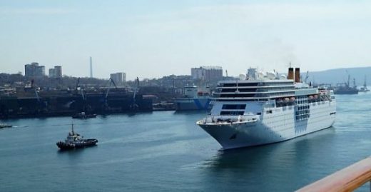 Круизный лайнер Costa neoRomantica пригласили во Владивосток, но не пустили в порт