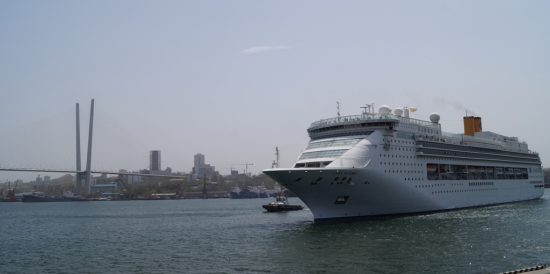 Costa Victoria встречали во Владивостоке c «Калинкой» и «Корсаром»