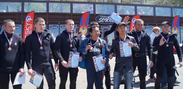 Китайские туристы стали участниками Победного заплыва во Владивостоке