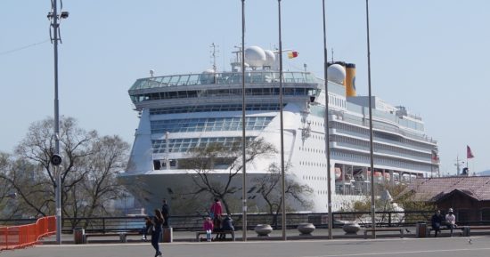 Лайнер Costa Victoria открыл во Владивостоке круизный сезон-2017