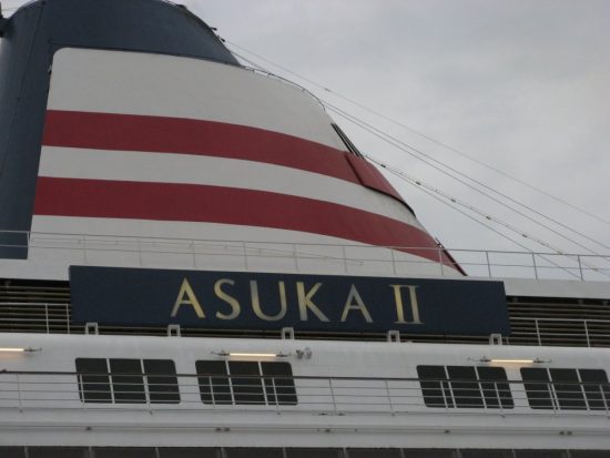 Японский лайнер ASUKA II прибывает во Владивосток
