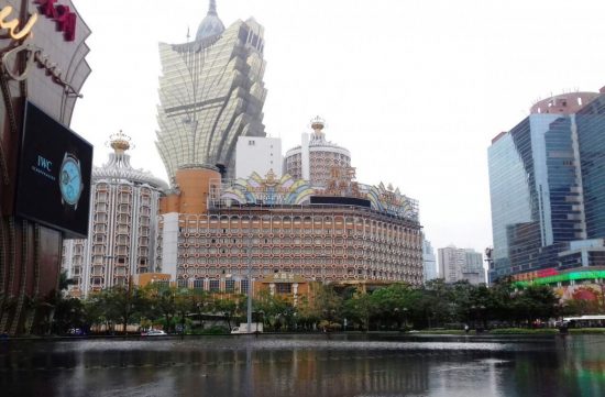 Макао туристам предлагает хлеба и зрелищ