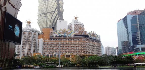 Макао туристам предлагает хлеба и зрелищ