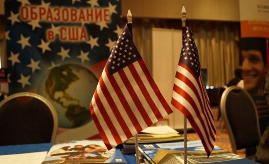 Все  консульства США в РФ возобновили выдачу виз