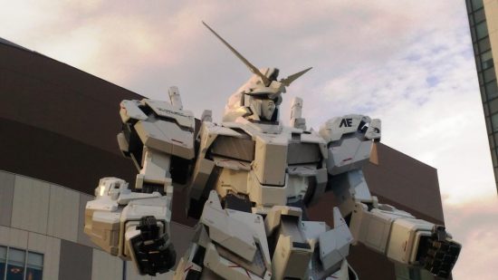 Гигантский робот Гандам в Токио вновь ожил на радость туристам