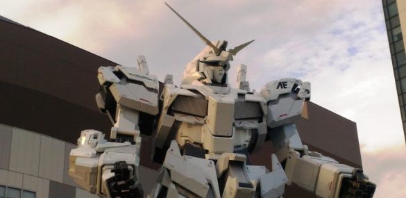 Гигантский робот Гандам  в Токио вновь ожил на радость туристам