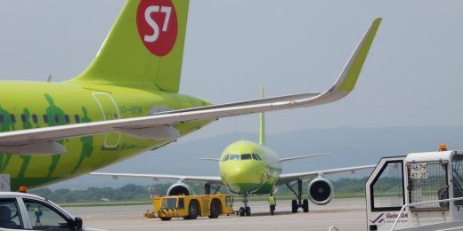 Правительство России поручило сделать авиаперевозки в ДФО дешевле