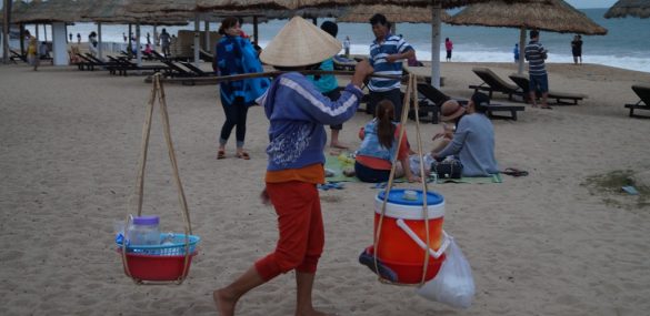 Вьетнам посчитал иностранных туристов