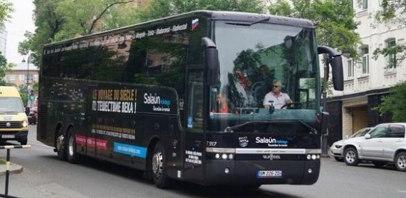 Французы вновь едут на автобусе во Владивосток