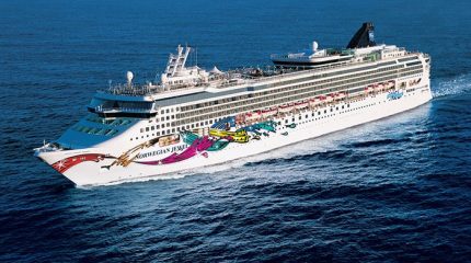 Круизный лайнер Norwegian Jewel доставил на Камчатку 2300 иностранных туристов