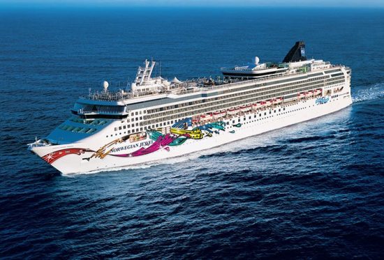 Круизный лайнер Norwegian Jewel доставил на Камчатку 2300 иностранных туристов