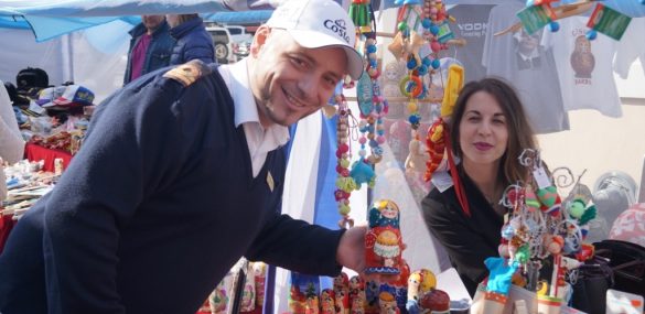 Путь от тельняшек до матрешек или что покупают иностранцы во Владивостоке