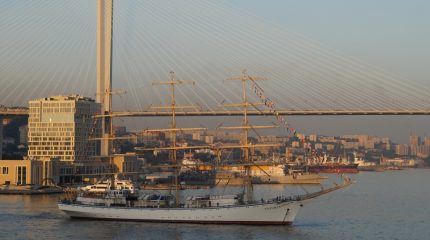 Мест для наблюдения за парусниками во время регаты во Владивостоке хватит всем