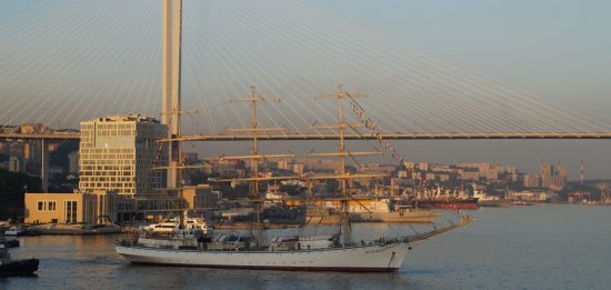 Мест для наблюдения за парусниками во время регаты во Владивостоке хватит всем