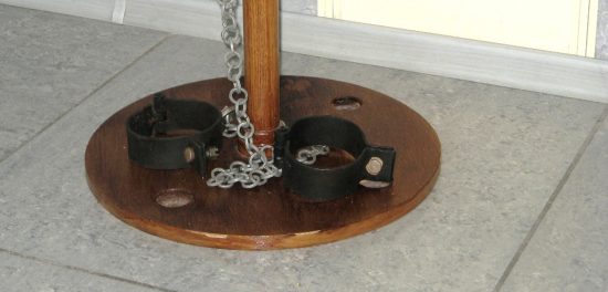 «Аэрофлот» предлагает к дебоширам в полете применять наручники и ремни