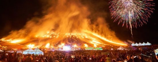 Проявить ловкость, отдохнуть и вкусно поесть можно на Фестивале огня на острове Чеджу