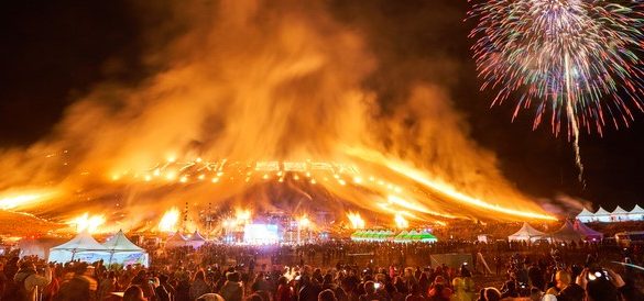 Проявить ловкость, отдохнуть и вкусно поесть можно на Фестивале огня на острове Чеджу