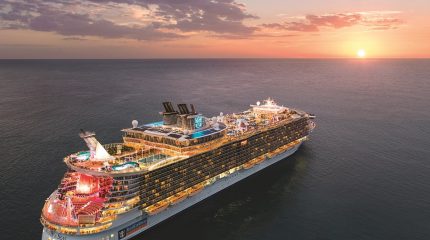 Сенсация: лайнер-гигант SPECTRUM OF THE SEAS возьмет туристов на борт во Владивостоке
