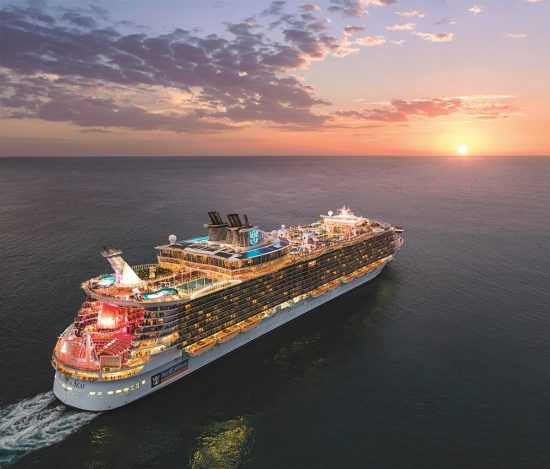 Сенсация: лайнер-гигант SPECTRUM OF THE SEAS возьмет туристов на борт во Владивостоке