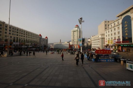 Помогайки и низкий курс рубля увеличили число туристов на пунктах пропуска Суйфэньхэ