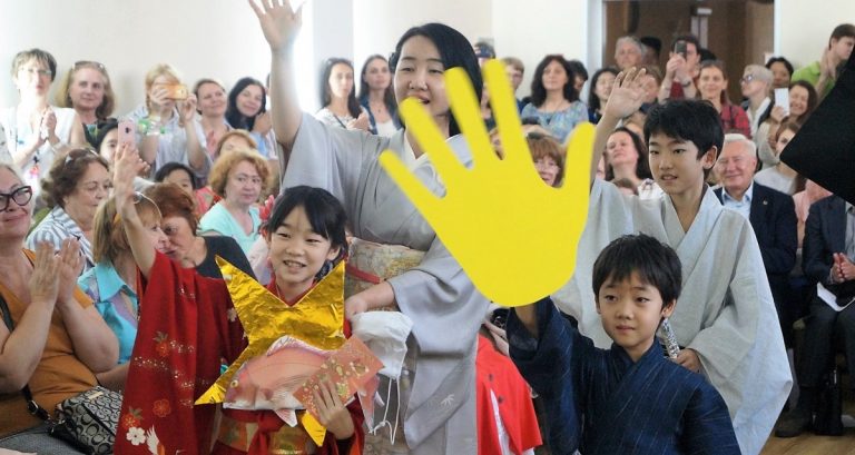 Во Владивостоке японские мифы и легенды «нарядили» в кимоно