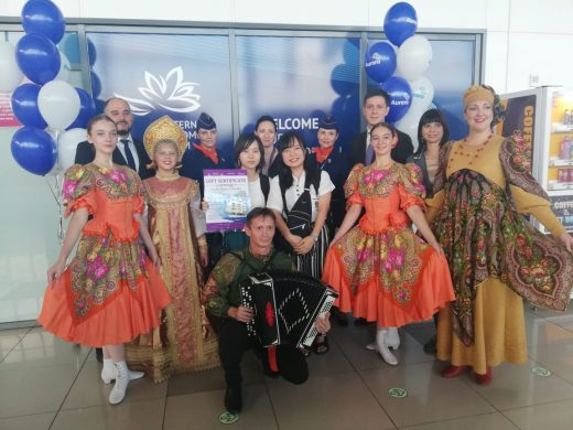 Здесь красивые мужчины и вкусная еда: 100-тысячный пассажир, прибывший во Владивосток по электронной визе