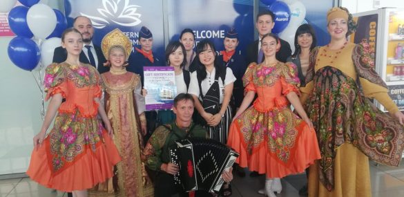 Здесь красивые мужчины и вкусная еда: 100-тысячный пассажир, прибывший во Владивосток по электронной визе