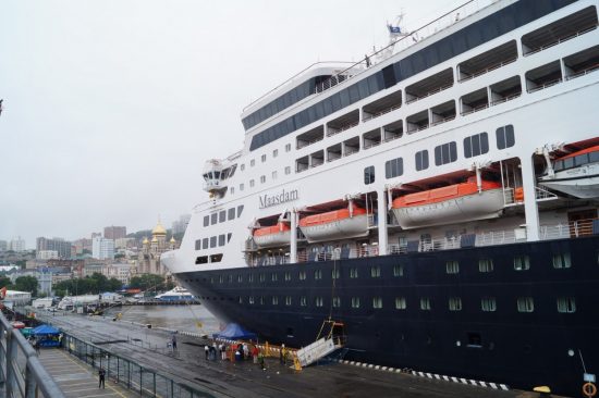 Владивосток впервые посетил круизный лайнер Maasdam