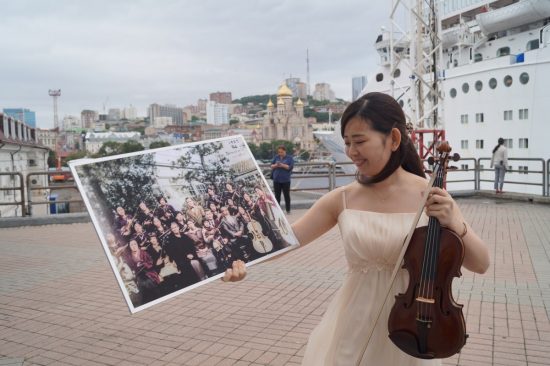 Скрипка из Владивостока, пережившая Хиросиму, вернулась на берега Золотого Рога. Здесь она «пела» о мире