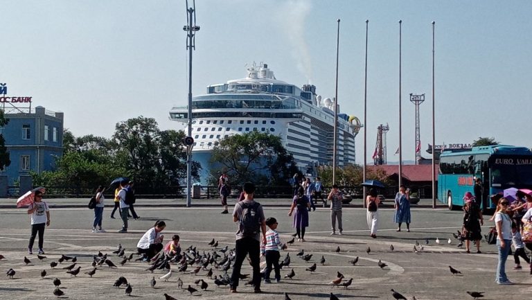 Владивосток принял самое большое круизное судно, которое когда-либо принимала Россия