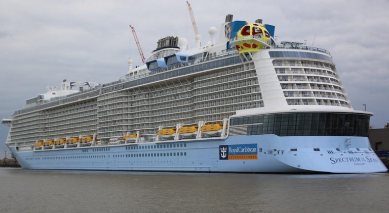 Почти для 60 приморцев круиз на Spectrum of The Seas закончился, так и не начавшись