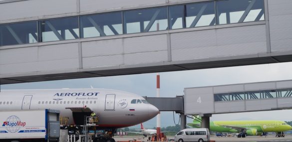 Аэрофлот : летать за границу пока не будем