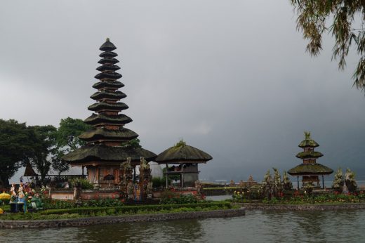 Приморцев готовятся вывозить с пляжного Бали