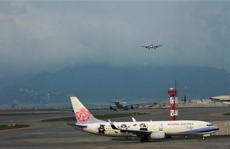 Своему флагманскому перевозчику China Airlines Тайвань хочет сменить имя