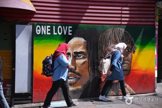 В популярном туристическом районе Сеула новая вспышка вируса