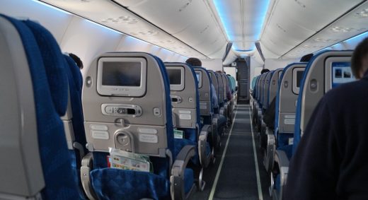 По распоряжению Роспотребнадозра без масок и перчаток в самолет или поезд теперь ни-ни