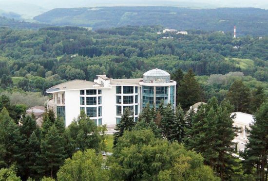 Чтобы туристы не разбрелись, отели, курорты и транспорт должны начать работу синхронно