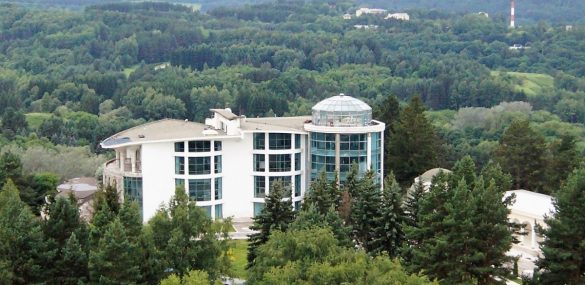 Чтобы туристы не разбрелись, отели, курорты и транспорт должны начать работу синхронно