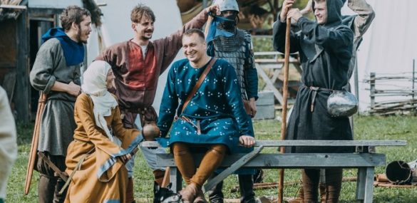 Средневековую ферму на ДВ-гектаре воссоздают участники клуба исторической реконструкции в Приморье