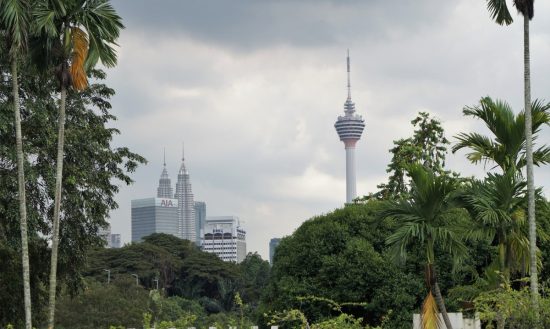 Малайзия из-за COVID-19 ввела ограничения на въезд для иностранцев до конца 2020 года