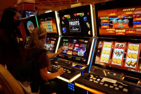 Гости Приморья в поисках удачи стали активнее посещать ИРК «Приморье»