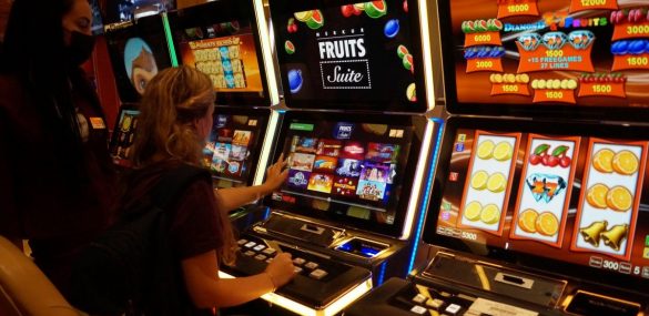 Гости Приморья в поисках удачи стали активнее посещать ИРК «Приморье»