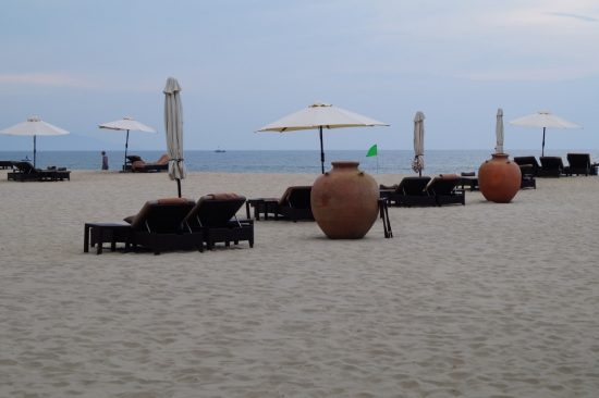 Вьетнам не готов из-за вируса принимать иностранных туристов