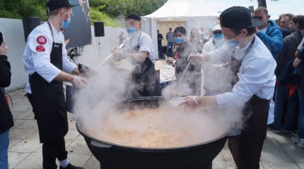 Праздник ДВ-кухни и чемпионат мира по Го отметили 1500 порциями том-яма