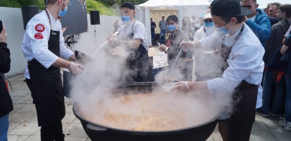 Праздник ДВ-кухни и чемпионат мира по Го отметили 1500 порциями том-яма