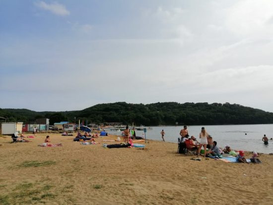 В Приморье арендаторы и местные власти занялись уборкой пляжей