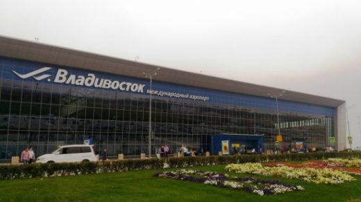Международный аэропорт Владивостока все-таки будет принимать иностранцев с электронной визой