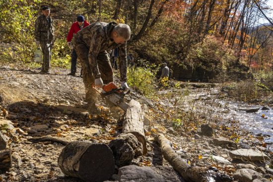 «Земля леопарда» и волонтёры навели порядок на Кравцовских водопадах