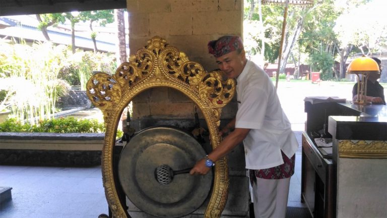 Бали с 14 октября станет доступным для иностранцев. Но не для всех