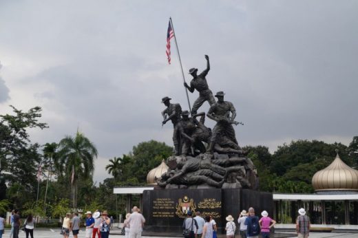 Вакцинированные туристы будут отдыхать в Малайзии без карантина